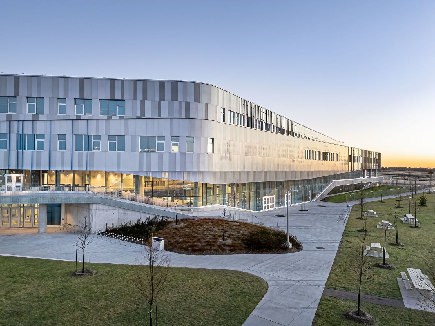 École secondaire du Maréchal. Mirabel. Prisme architecture