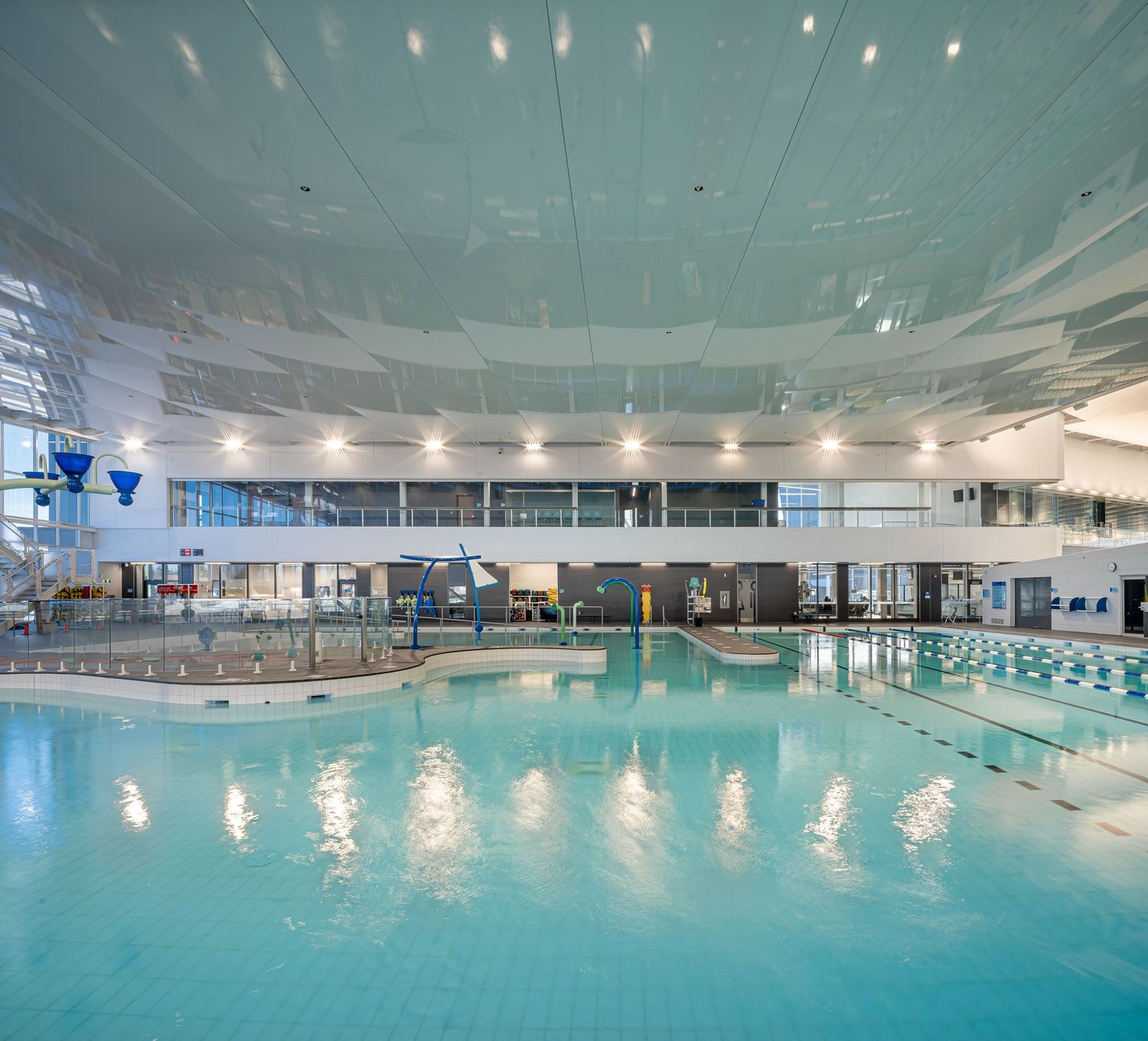 Complexe aquatique de Brossard. Prisme architecture