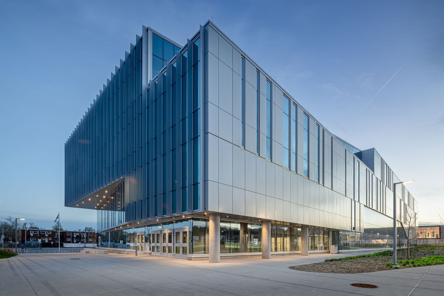 École secondaire Caroline-Dawson. LaSalle. Prisme architecture