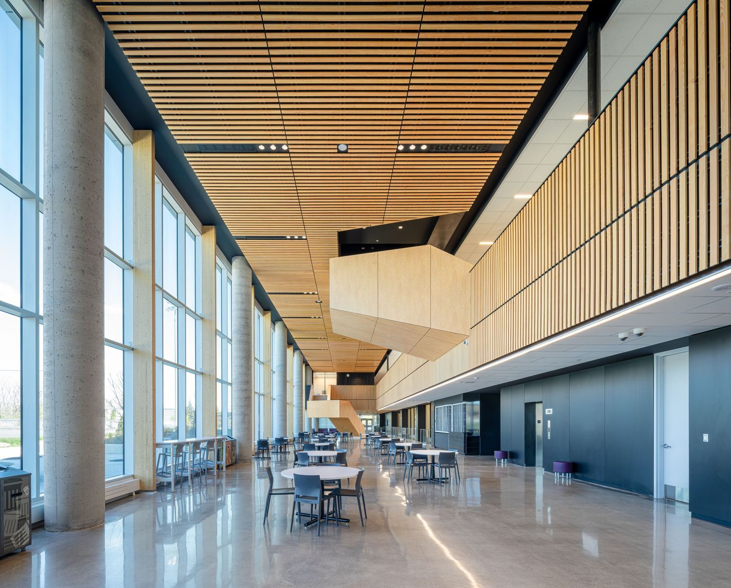 École secondaire Caroline-Dawson. LaSalle. Prisme architecture