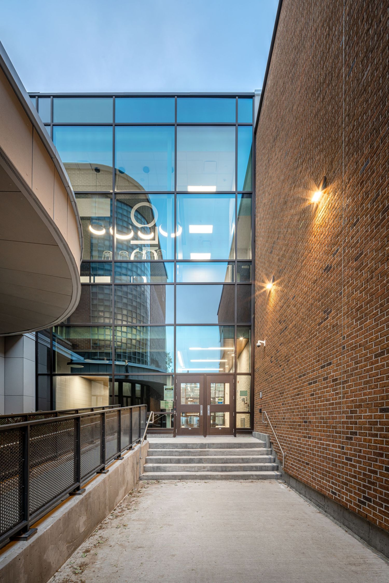 École secondaire Paul-Gérin-Lajoie. Prisme architecture