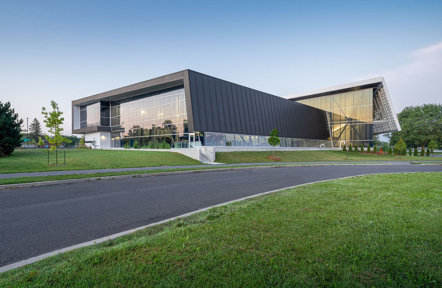 Complexe aquatique de Brossard. Prisme architecture
