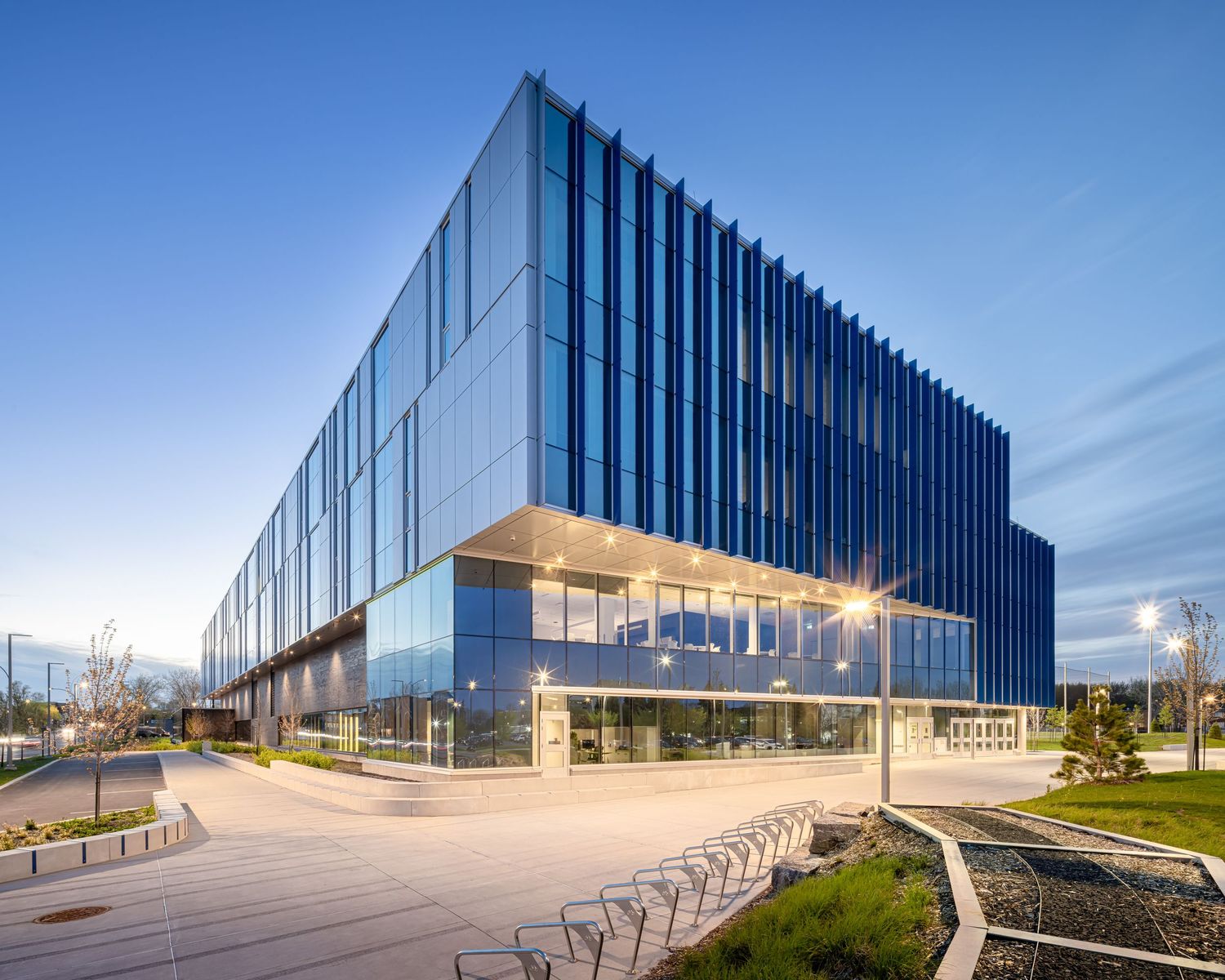 École secondaire Caroline-Dawson. LaSalle. Prisme architecture