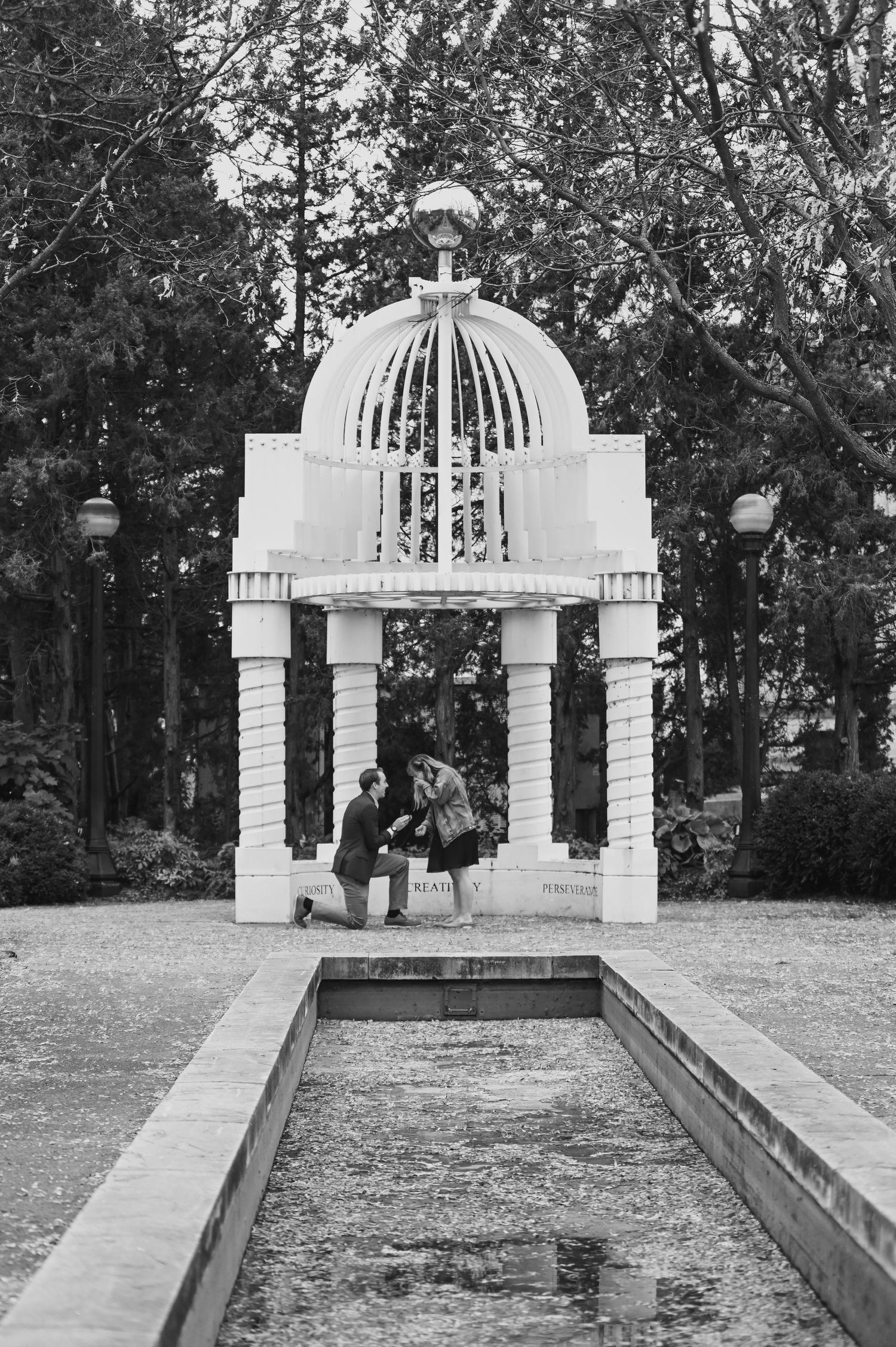 Based in Columbia, South Carolina, (and throughout the United States) Grace Ross Photography specializes in weddings, engagements, and senio