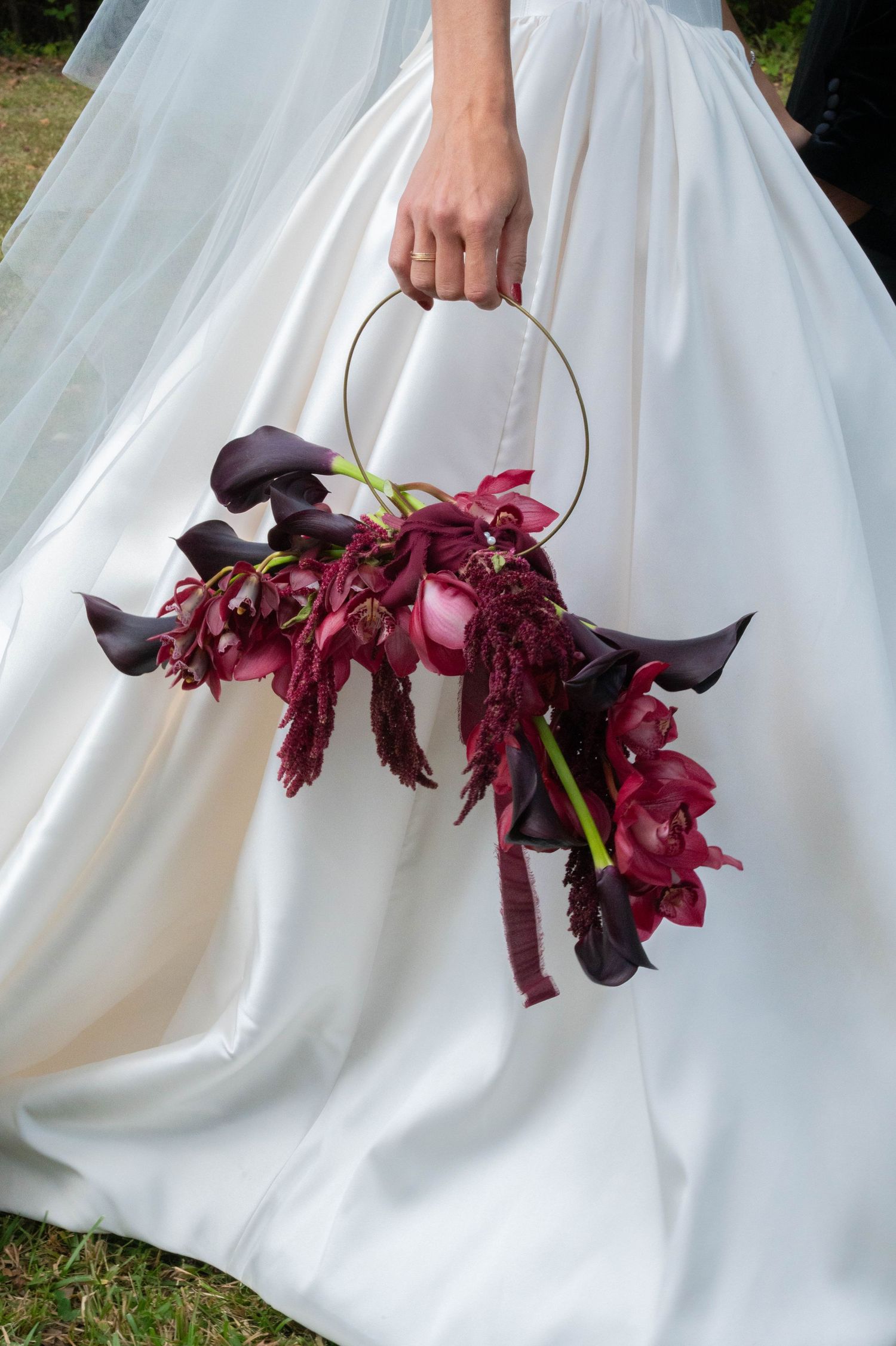Based in Columbia, South Carolina, (and throughout the United States) Grace Ross Photography specializes in weddings, engagements, and senio