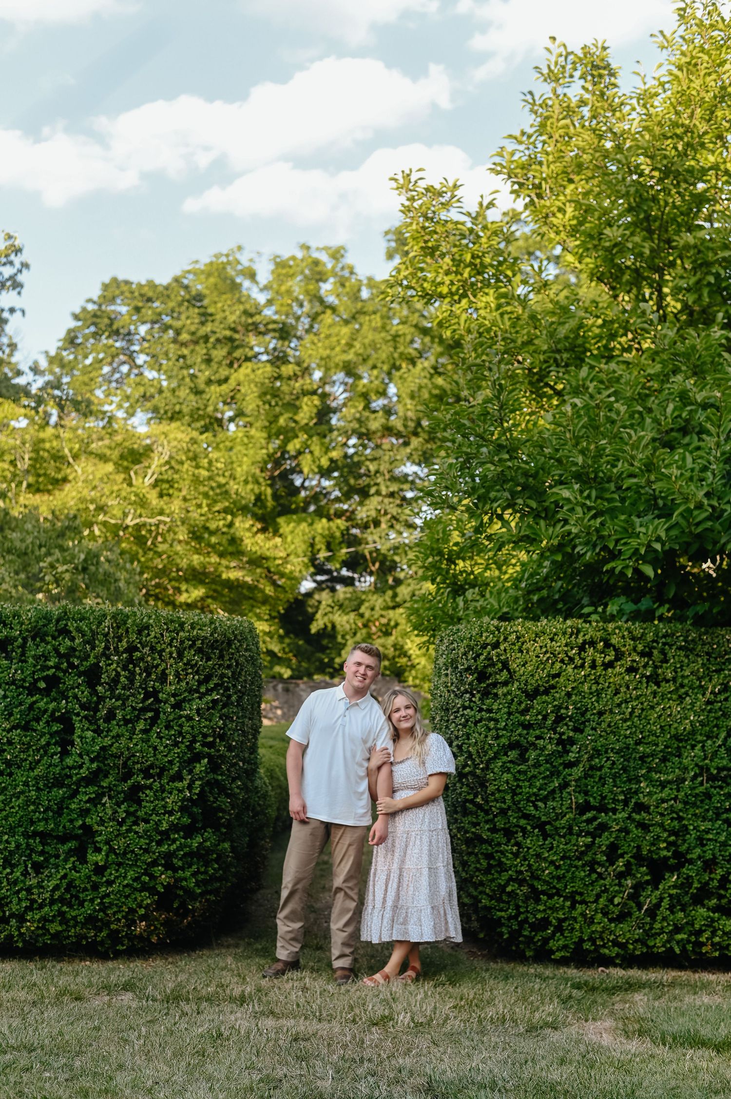 Based in Columbia, South Carolina, (and throughout the United States) Grace Ross Photography specializes in weddings, engagements, and senio
