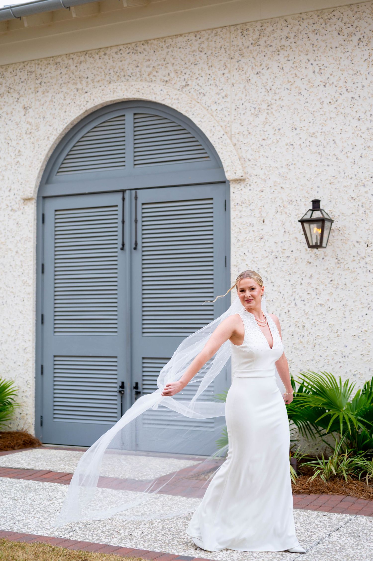 Based in Columbia, South Carolina, (and throughout the United States) Grace Ross Photography specializes in weddings, engagements, and senio