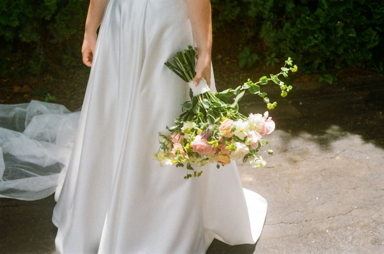 Based in Columbia, South Carolina, (and throughout the United States) Grace Ross Photography specializes in weddings, engagements, and senio