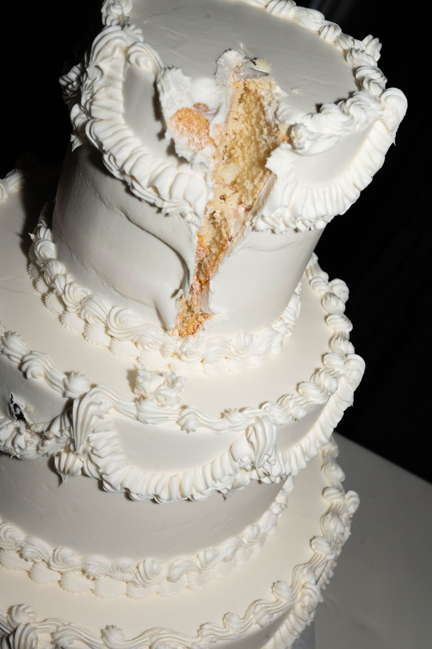 Based in Columbia, South Carolina, (and throughout the United States) Grace Ross Photography specializes in weddings, engagements, and senio