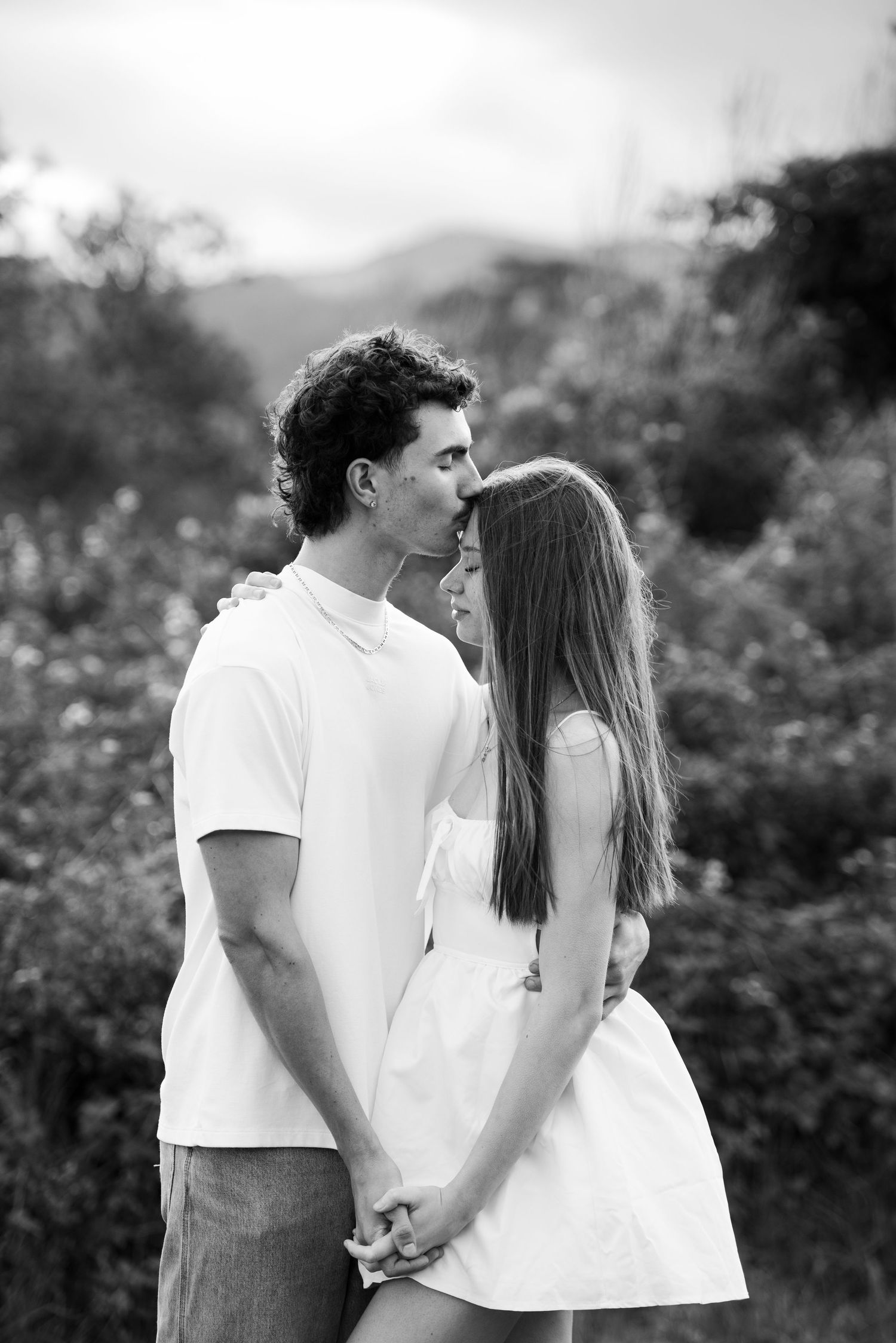 Romantic photos during their photo session in Kiama.
