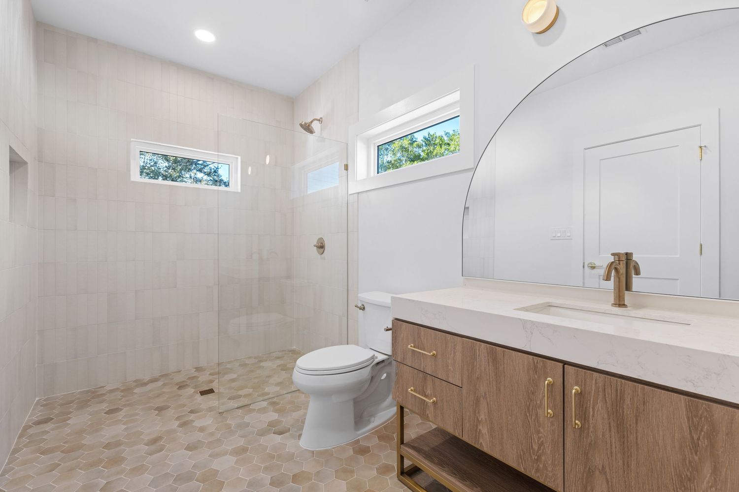 Clean bathroom real estate photography St Petersburg
