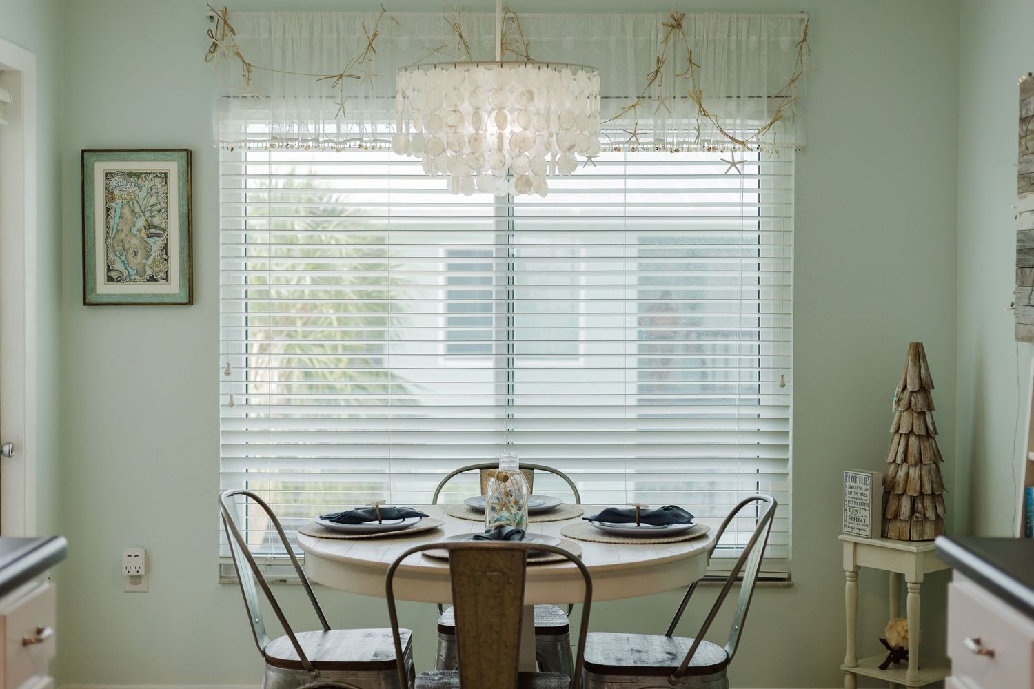 Dining room real estate photography by Sunlit Space