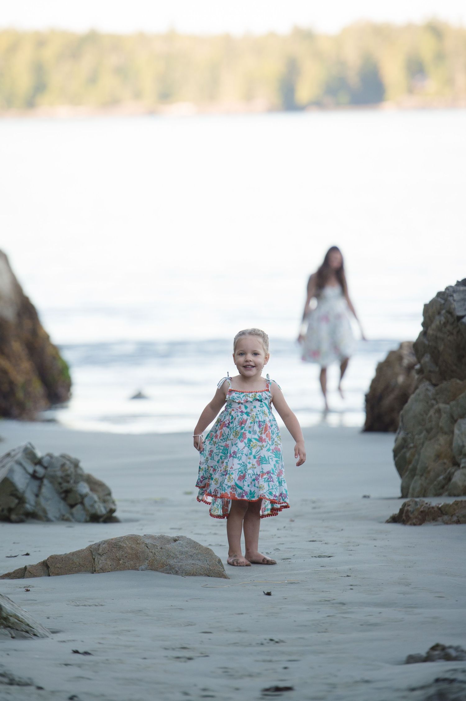 Beautiful beach scene with rocks and waves as backdrop for a family photoshoot.