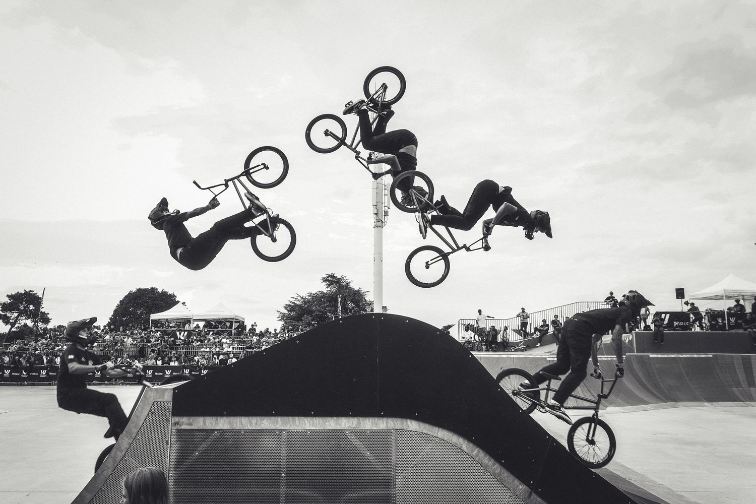Photo montage de freestyle BMX lors d'un événement