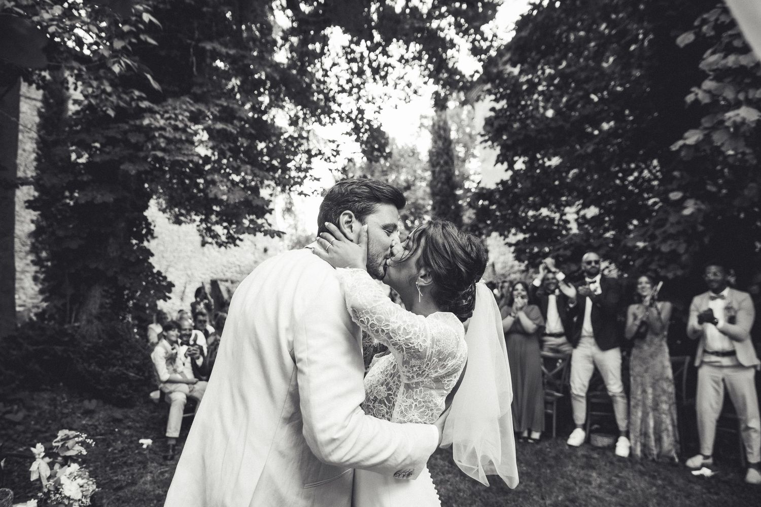 Photo de couple marié lors d'une cérémonie laïque