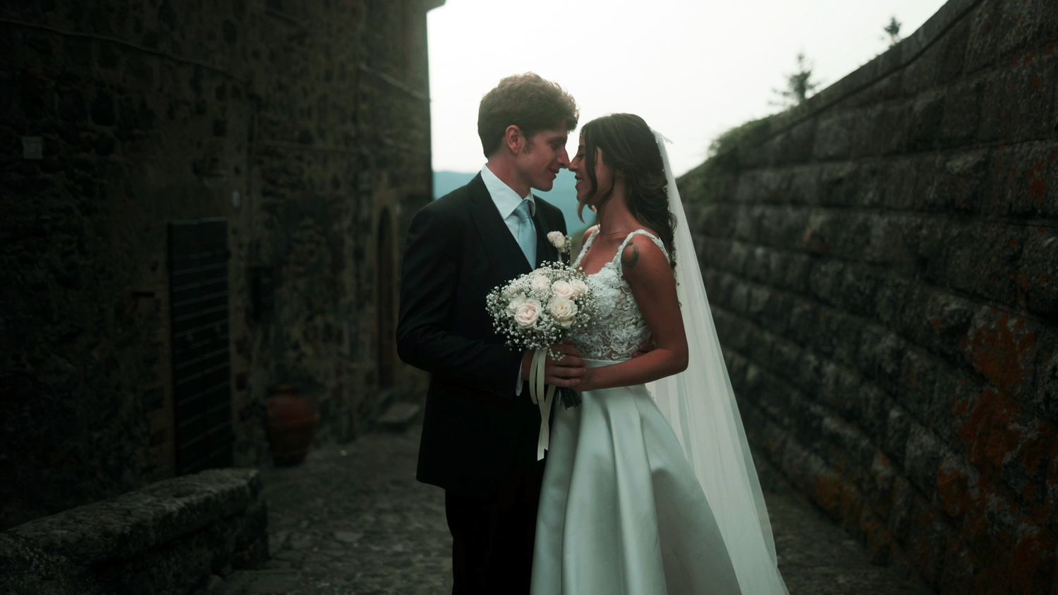 Wedding film realizzato da Tiberio, videomaker di matrimoni a Roma, con uno stile reportage ed emozionale.
