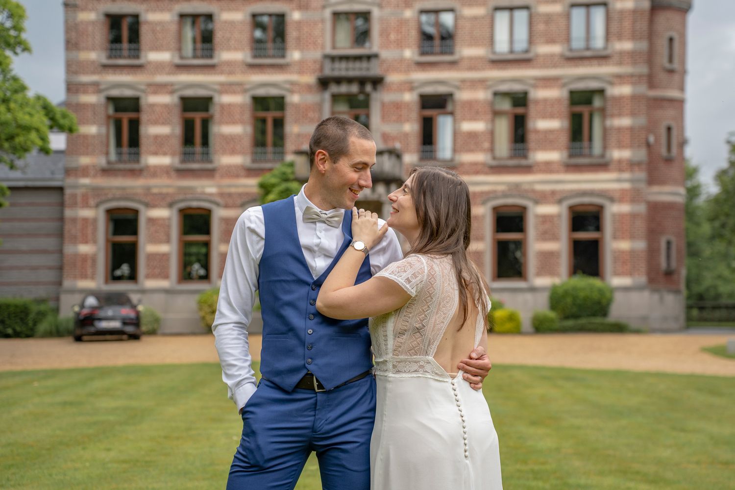 Romantic portrait session on the grounds of a historic brick mansion.