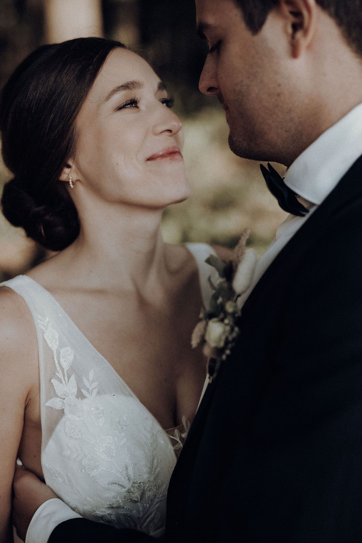 Emotionale Hochzeit in Recklinghausen. Brautpaar Shooting im Vogue Stil. Fotografiert von Lara Ingenbleek.