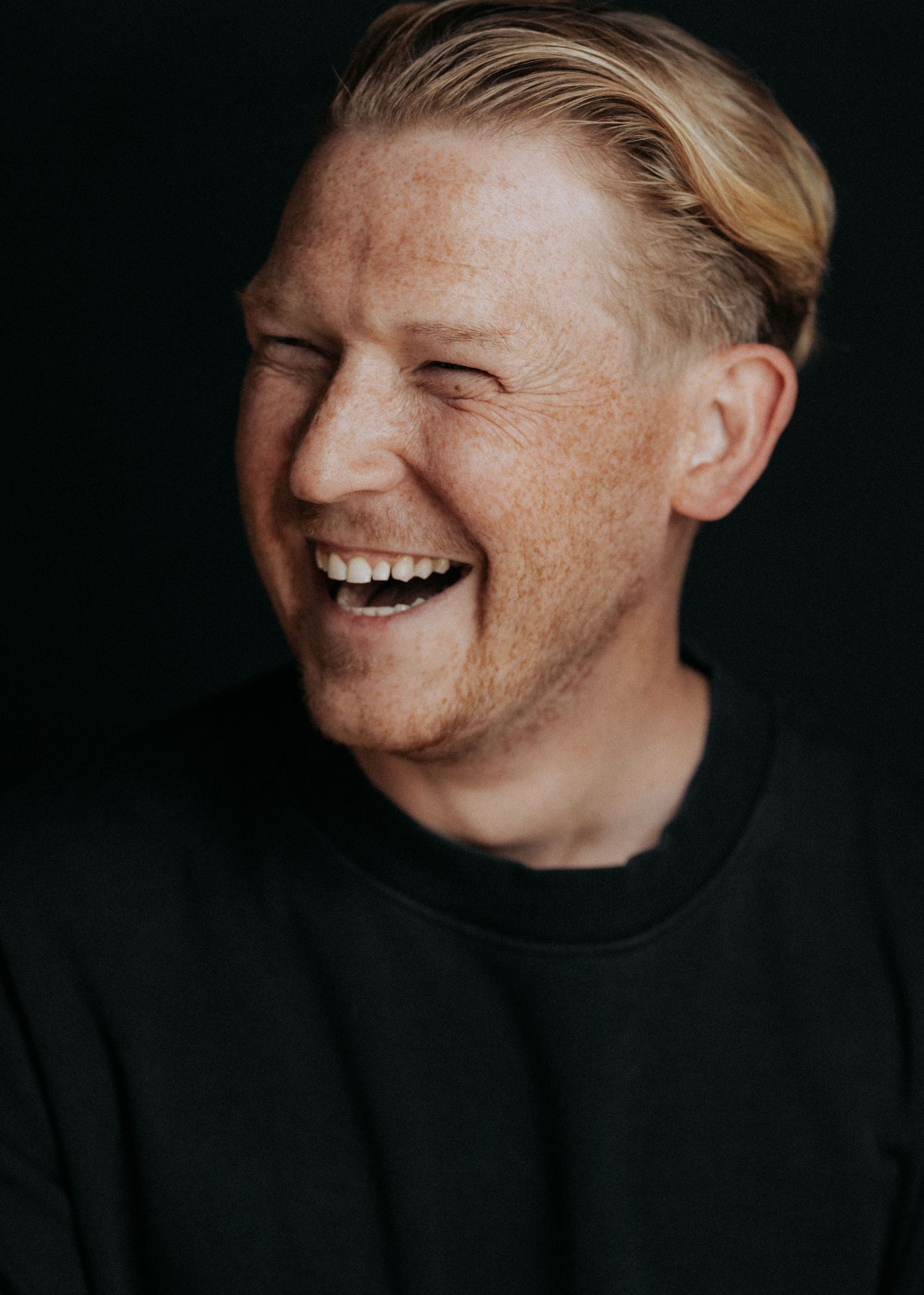 Portrait von Andreas Reetz, Mods Hair Recklinghausen – fotografiert von Lara Ingenbleek, Portraitfotografin aus Dortmund.