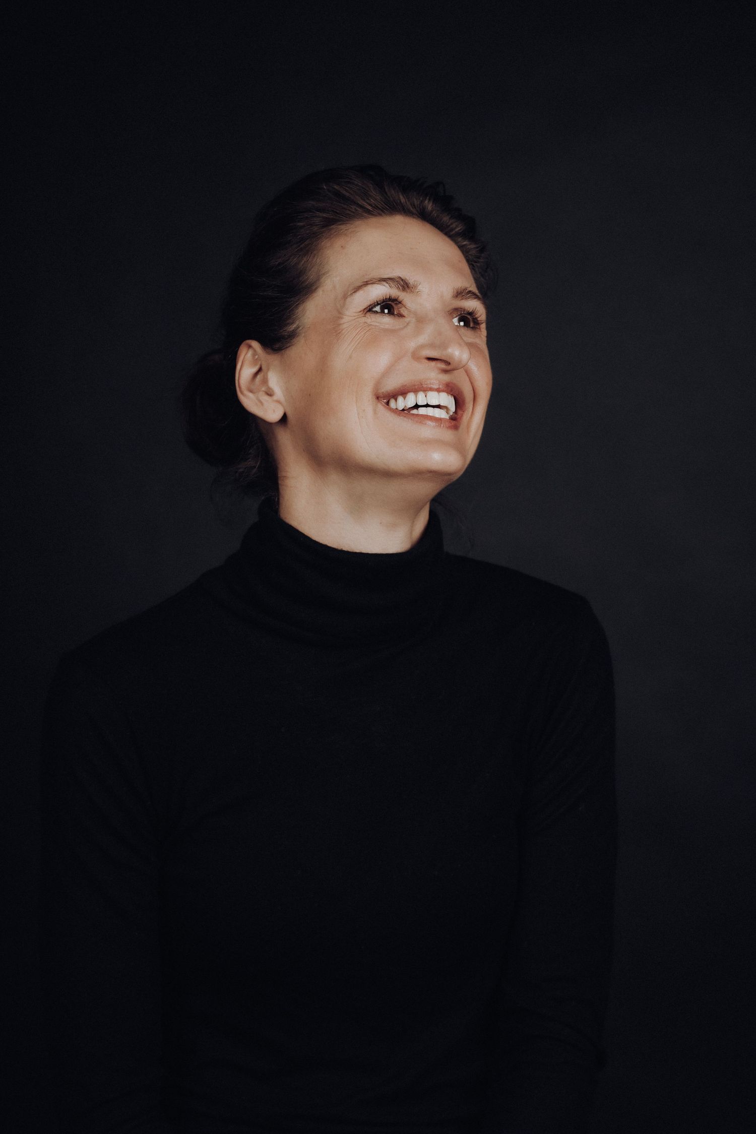 Portrait von Lara Ingenbleek, Portrait- und Businessfotografin aus Dortmund, spezialisiert auf authentische und künstlerische Unternehmensfo