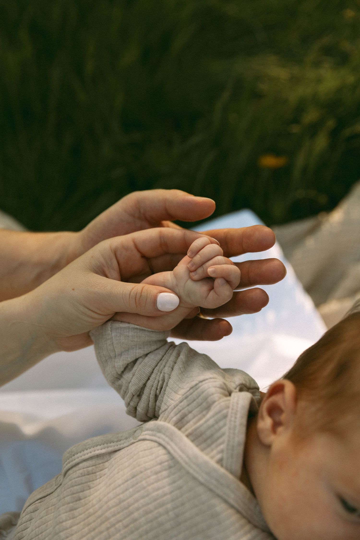 Lifestyle Newborn photographer near me, lifestyle newborn photographer brantford ,newborn photographer paris ontario, cambridge photographer