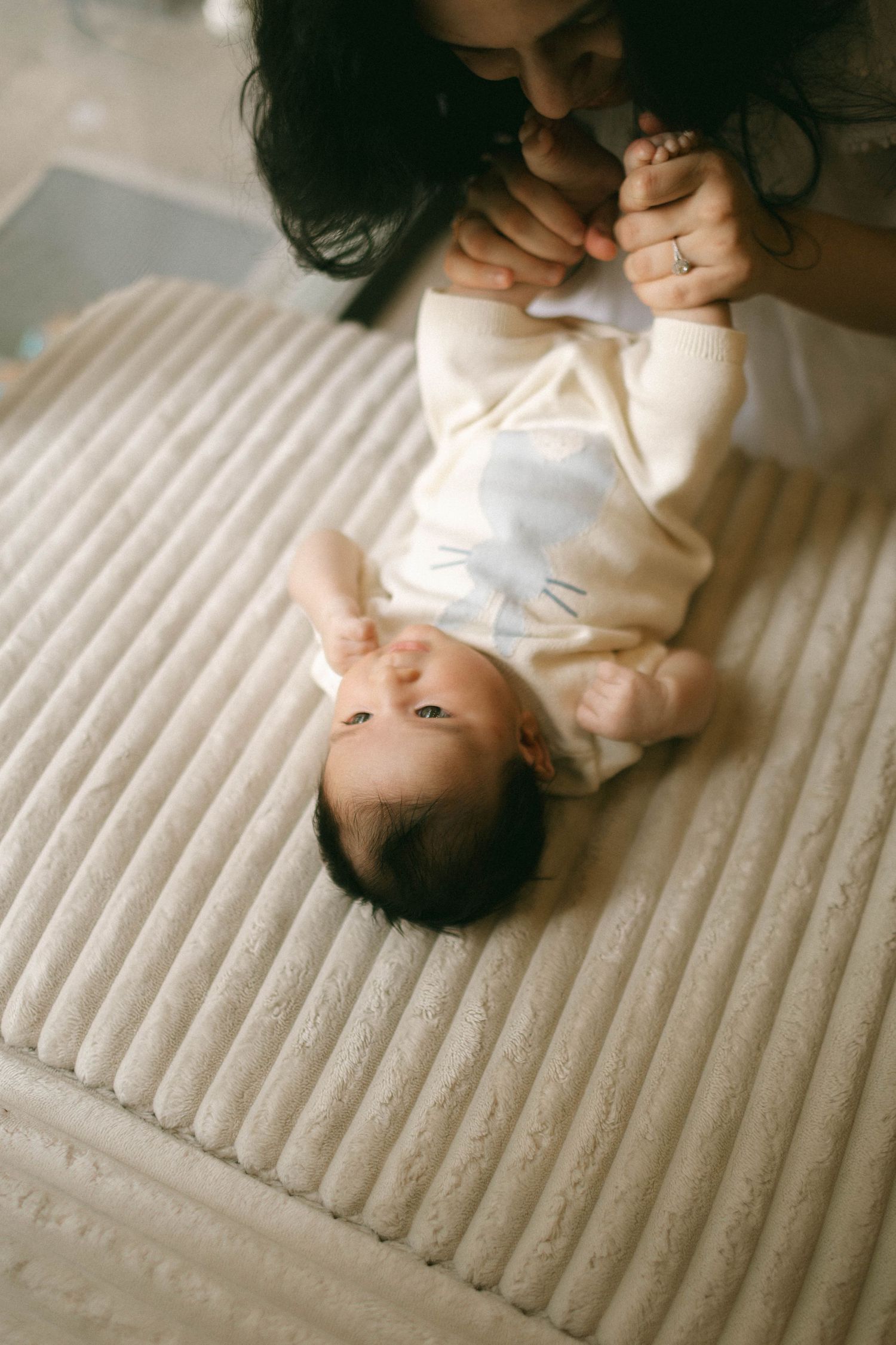 Lifestyle Newborn photographer near me, lifestyle newborn photographer brantford ,newborn photographer paris ontario, cambridge photographer