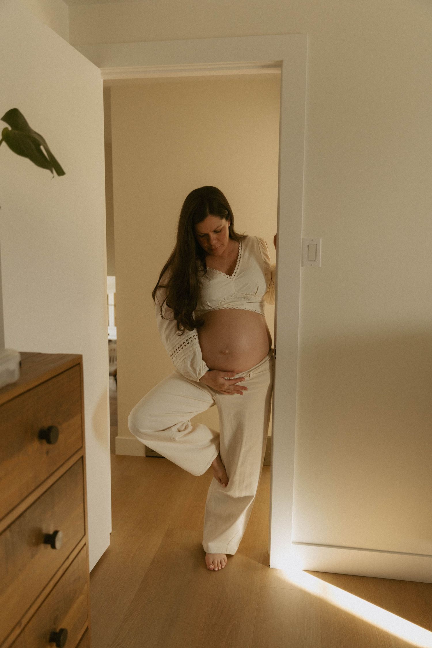 Maternity Photographer Near Me,Maternity photos, Brantford Maternity photographer,Kitchener Maternity Photographer,Brantford Photographer