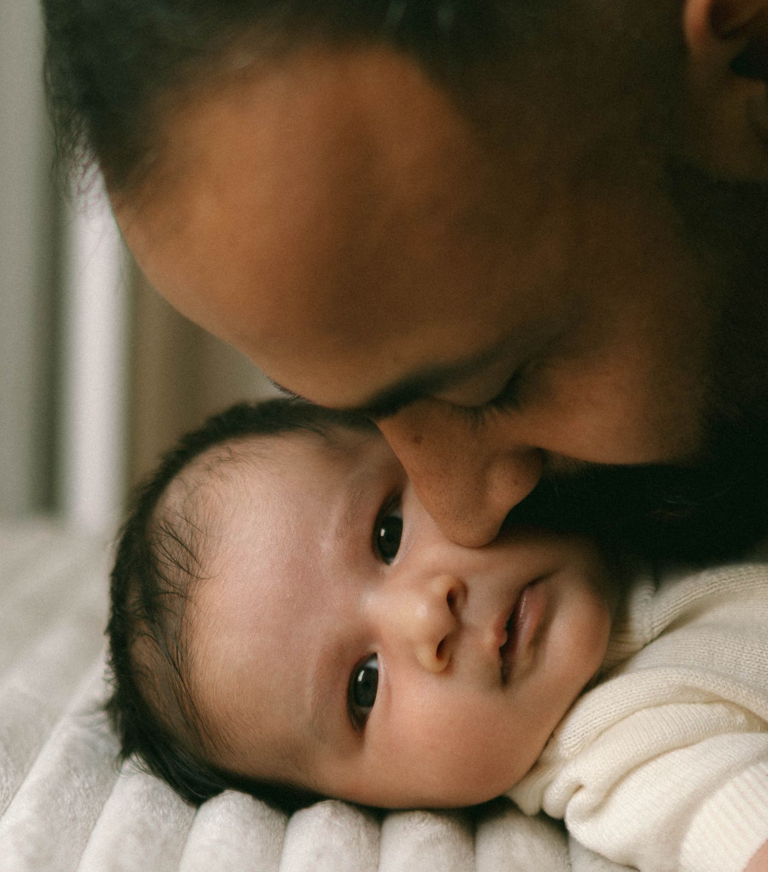 Lifestyle Newborn photographer near me, lifestyle newborn photographer brantford ,newborn photographer paris ontario, cambridge photographer