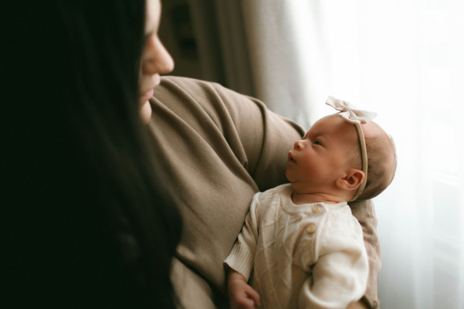 Lifestyle Newborn photographer near me, lifestyle newborn photographer brantford ,newborn photographer paris ontario, cambridge photographer