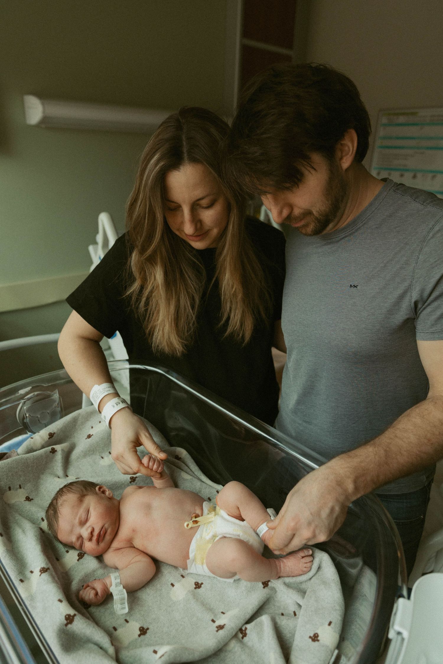 Woodstock Ontario Fresh 48 photographer capturing newborn and mother bonding in hospital after birth, Fresh 48 London, Fresh 48 Photographer