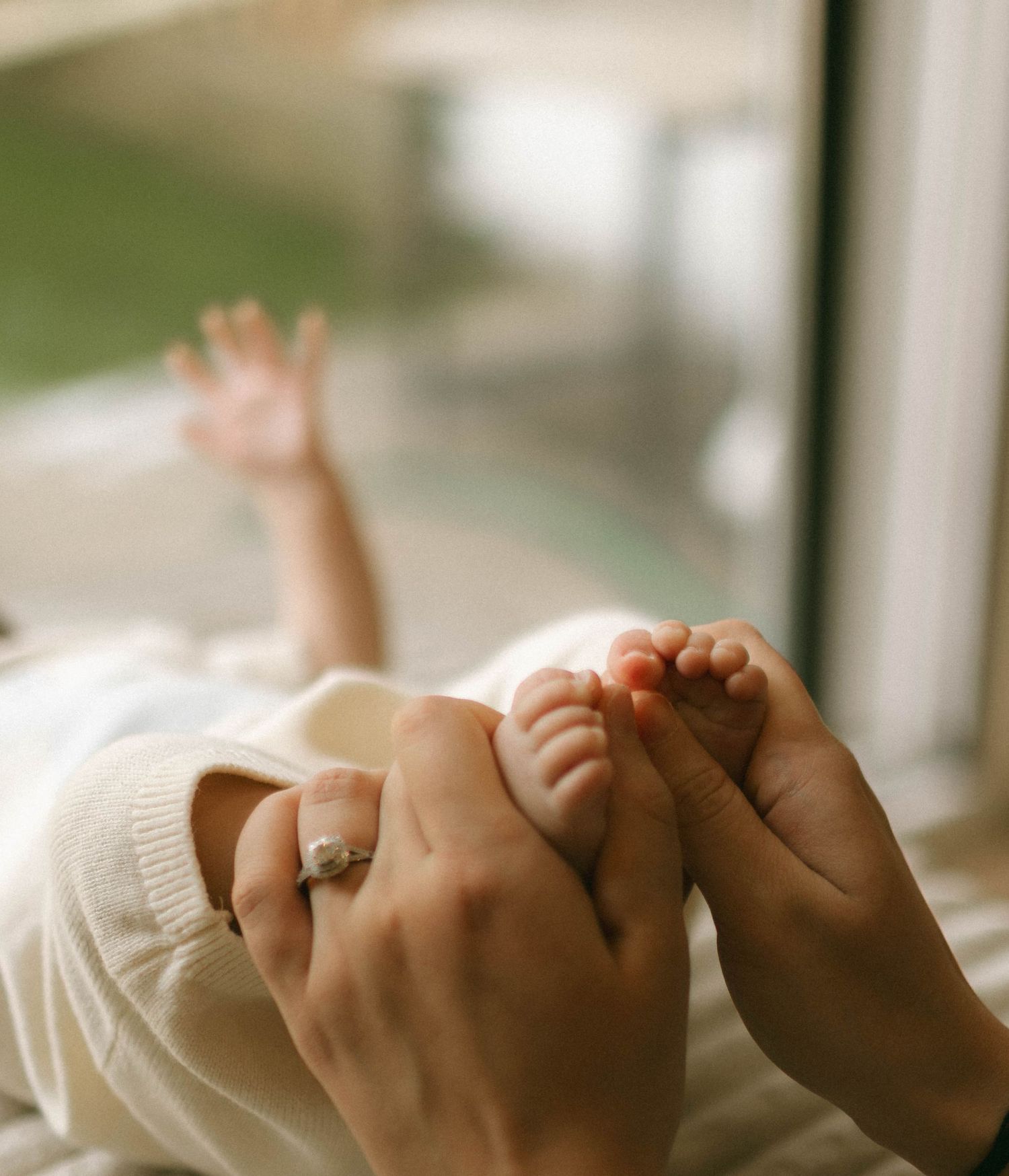 Lifestyle Newborn photographer near me, lifestyle newborn photographer brantford ,newborn photographer paris ontario, cambridge photographer