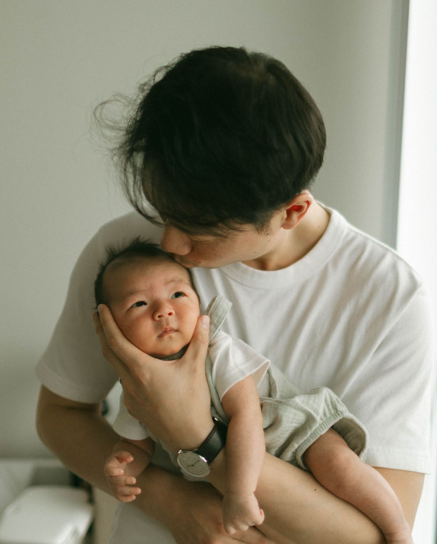 Lifestyle Newborn photographer near me, lifestyle newborn photographer brantford ,newborn photographer paris ontario, cambridge photographer