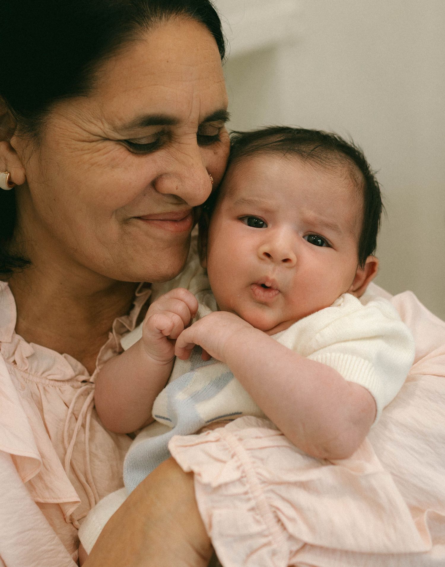 Lifestyle Newborn photographer near me, lifestyle newborn photographer brantford ,newborn photographer paris ontario, cambridge photographer