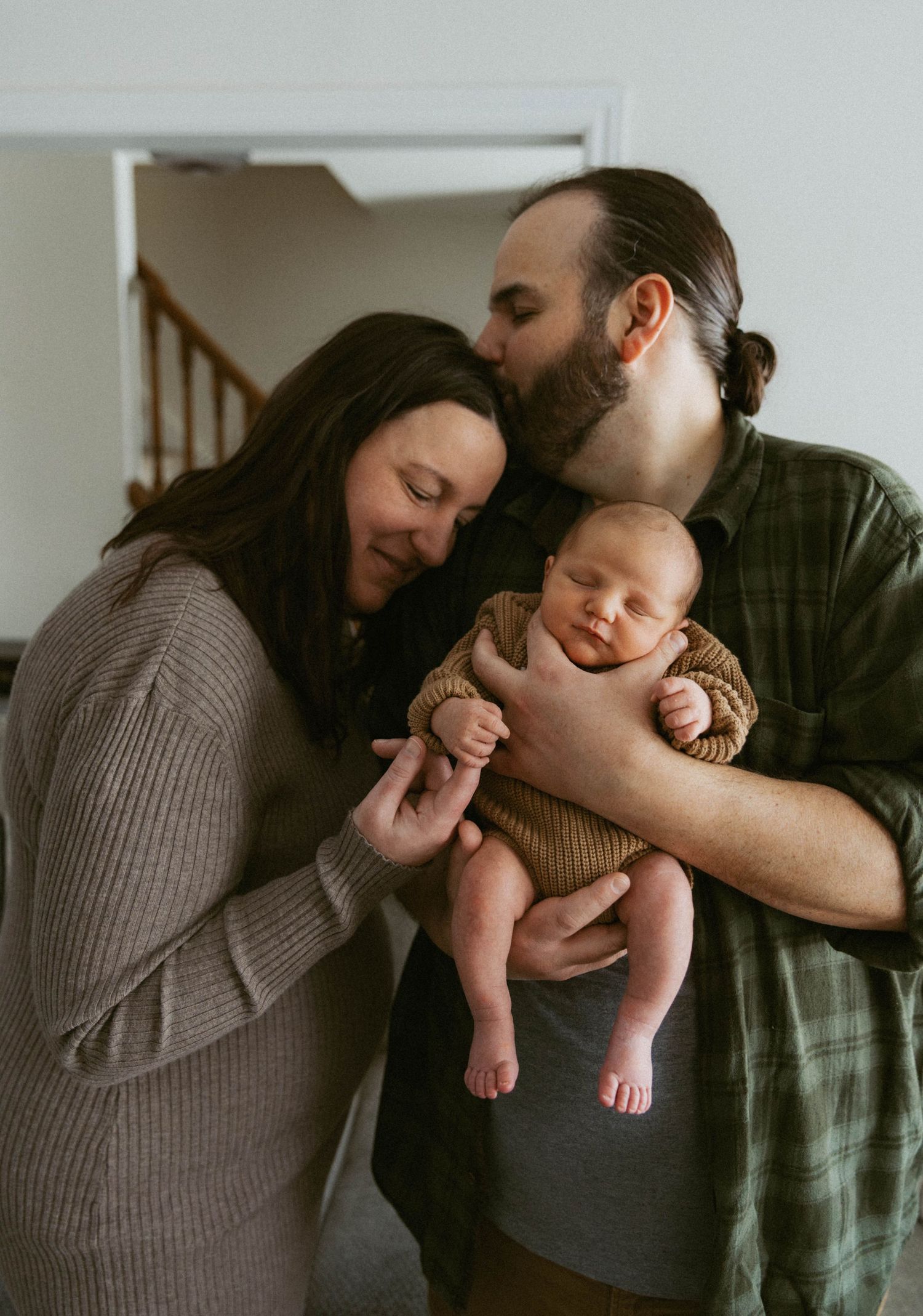 Lifestyle Newborn photographer near me, lifestyle newborn photographer brantford ,newborn photographer paris ontario, cambridge photographer