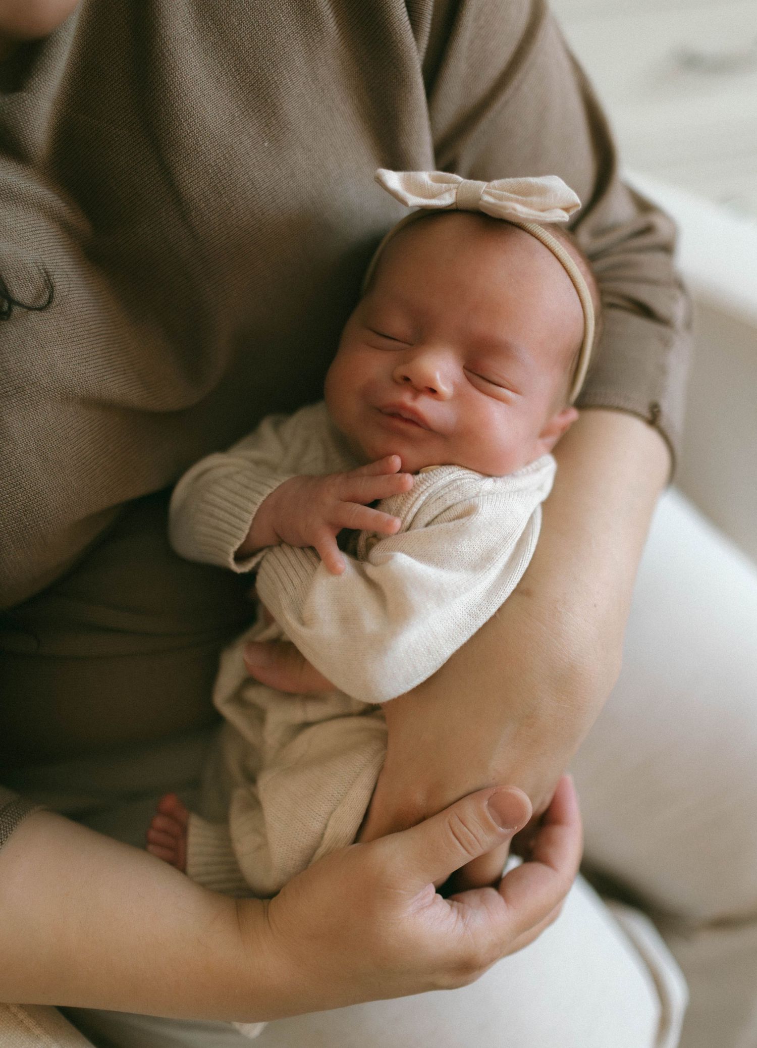 Lifestyle Newborn photographer near me, lifestyle newborn photographer brantford ,newborn photographer paris ontario, cambridge photographer