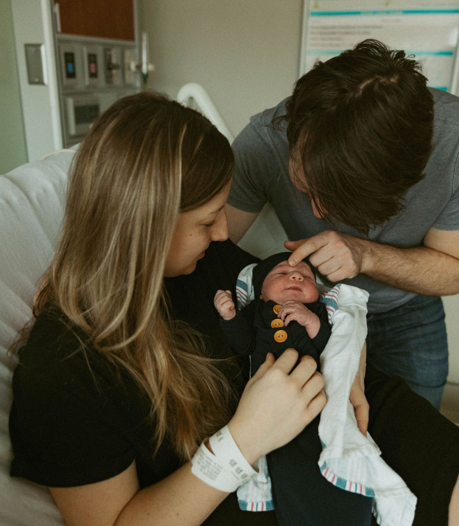 Woodstock Ontario Fresh 48 photographer capturing newborn and mother bonding in hospital after birth, Fresh 48 London, Fresh 48 Photographer