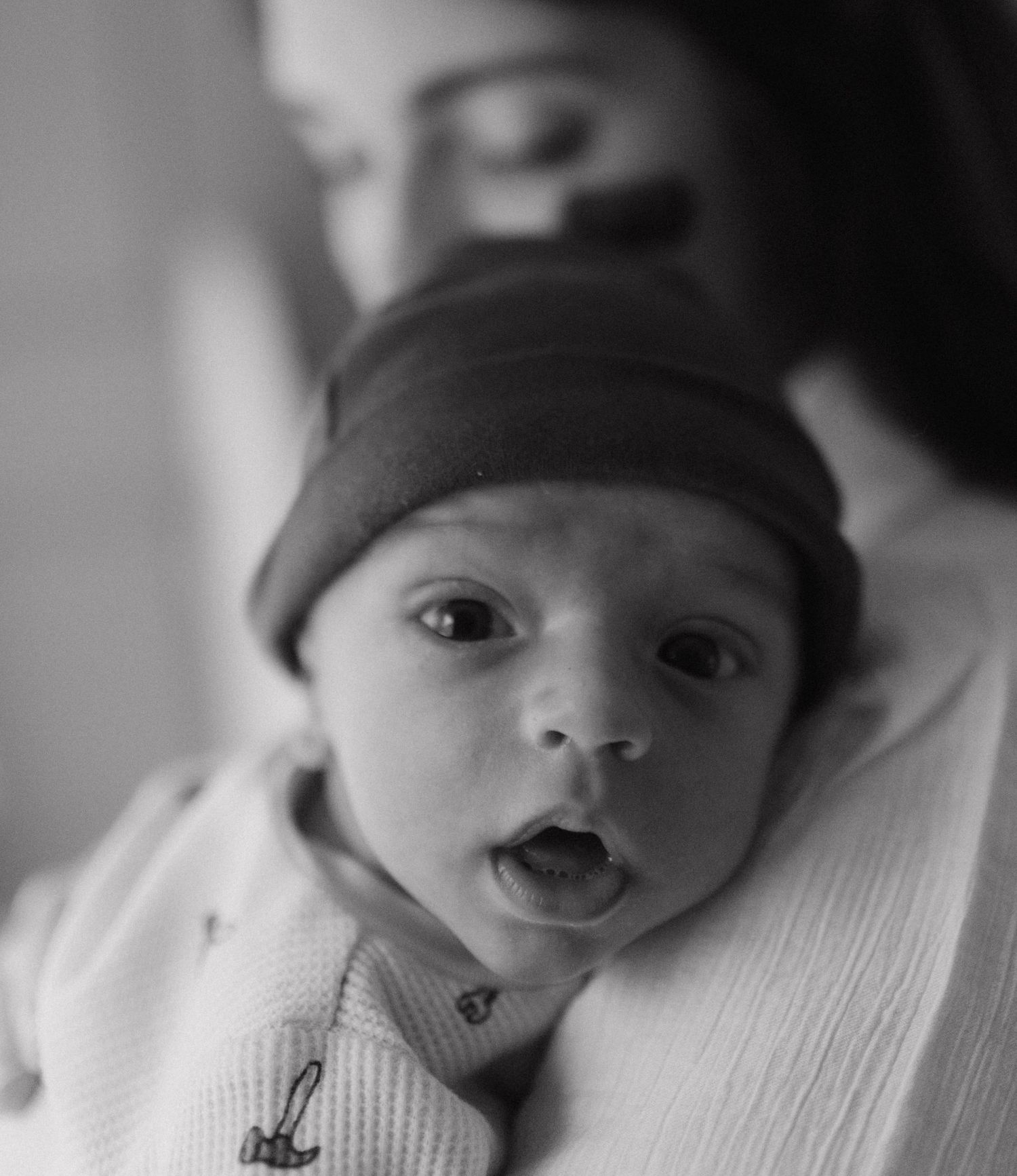 Lifestyle Newborn photographer near me, lifestyle newborn photographer brantford ,newborn photographer paris ontario, cambridge photographer