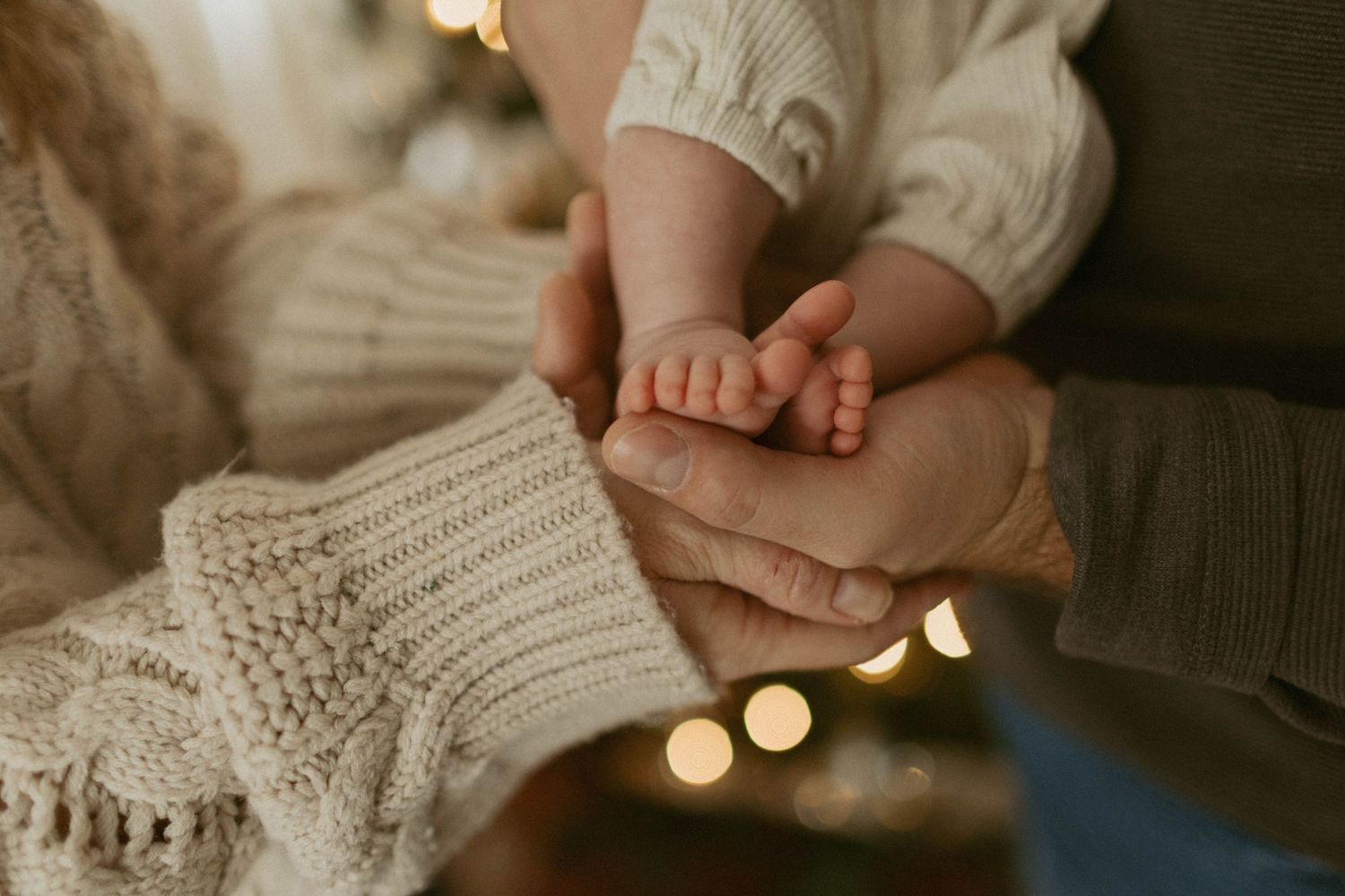 lifestyle newborn photographer near me, award winning photographer, trusted newborn photographer near me, top rated photographer near me