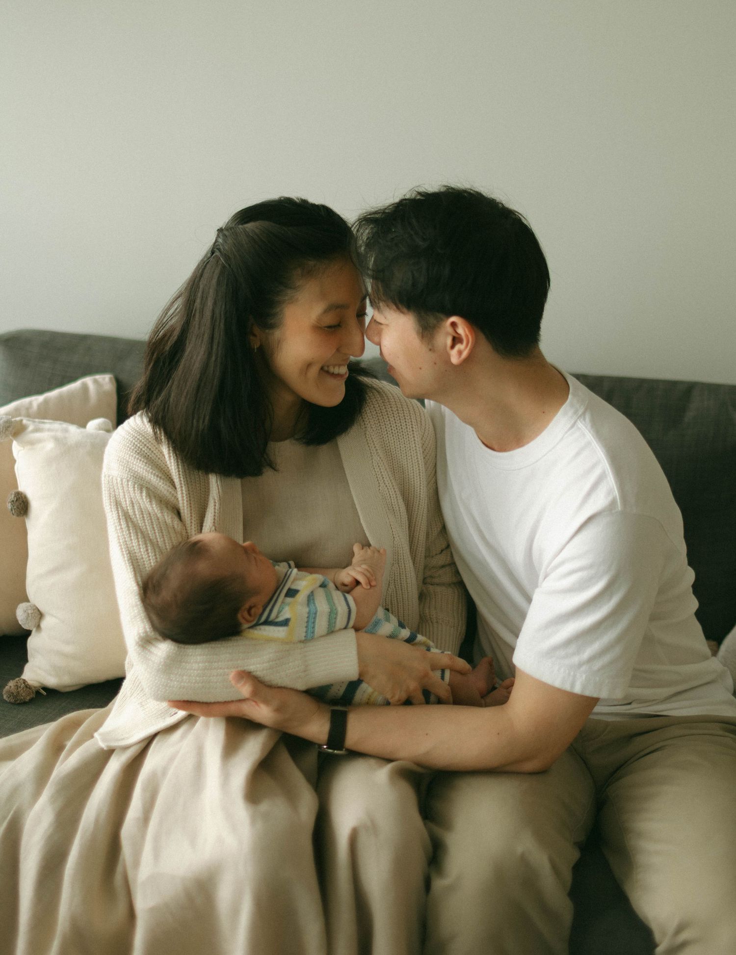 Lifestyle Newborn photographer near me, lifestyle newborn photographer brantford ,newborn photographer paris ontario, cambridge photographer