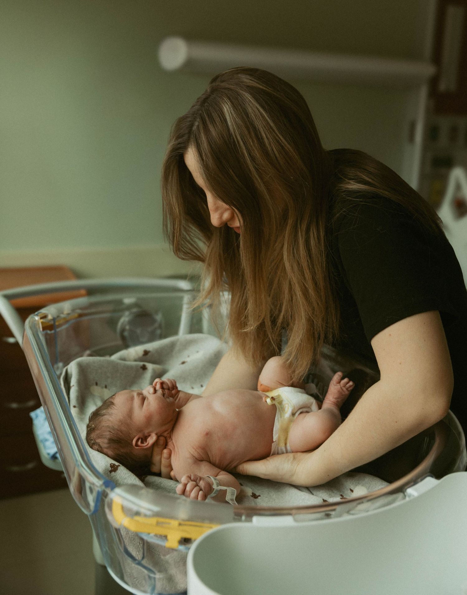Woodstock Ontario Fresh 48 photographer capturing newborn and mother bonding in hospital after birth, Fresh 48 London, Fresh 48 Photographer