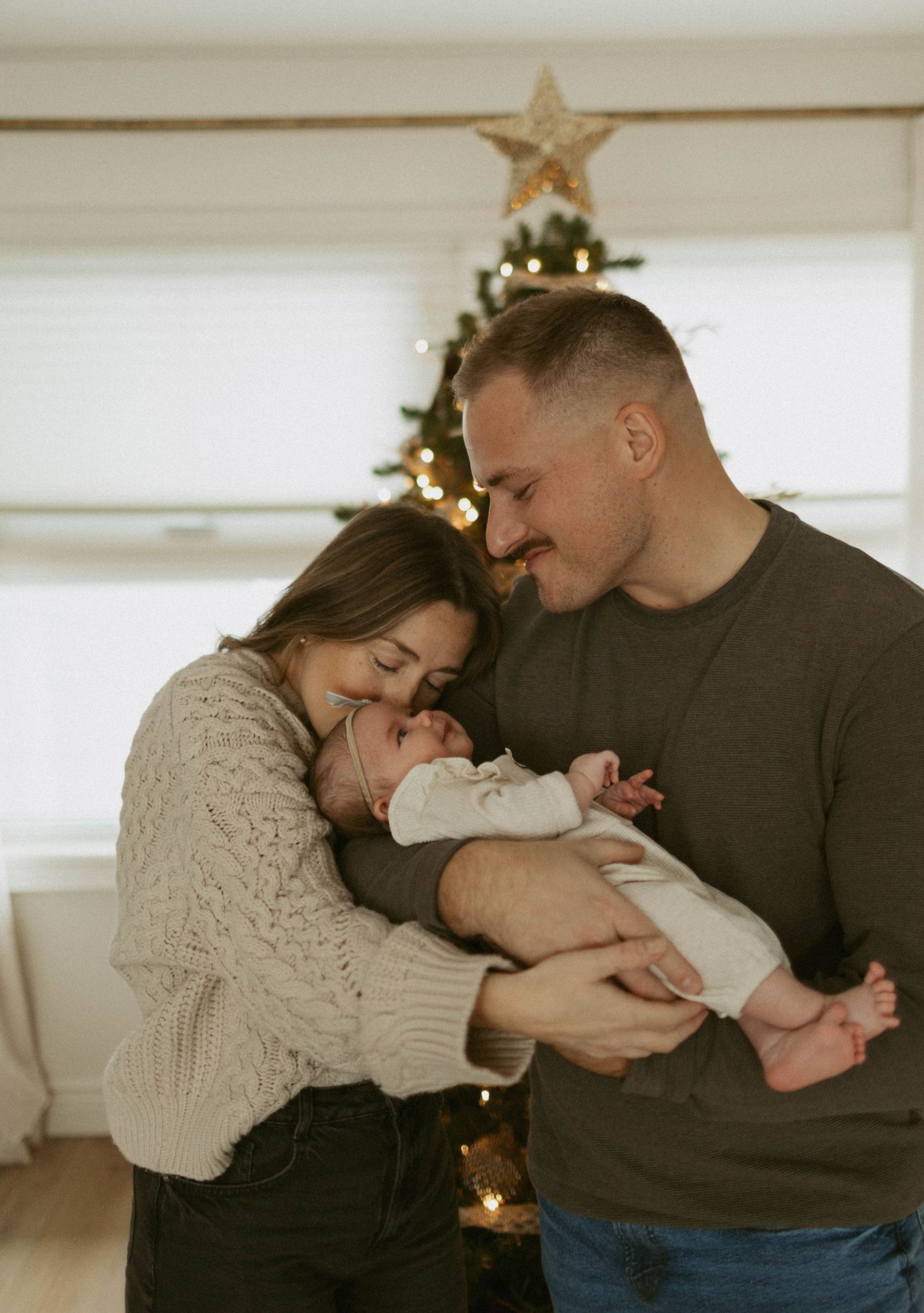 lifestyle newborn photographer near me, award winning photographer, trusted newborn photographer near me, top rated photographer near me