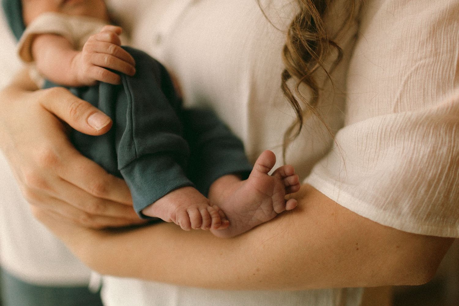 Lifestyle Newborn photographer near me, lifestyle newborn photographer brantford ,newborn photographer paris ontario, cambridge photographer