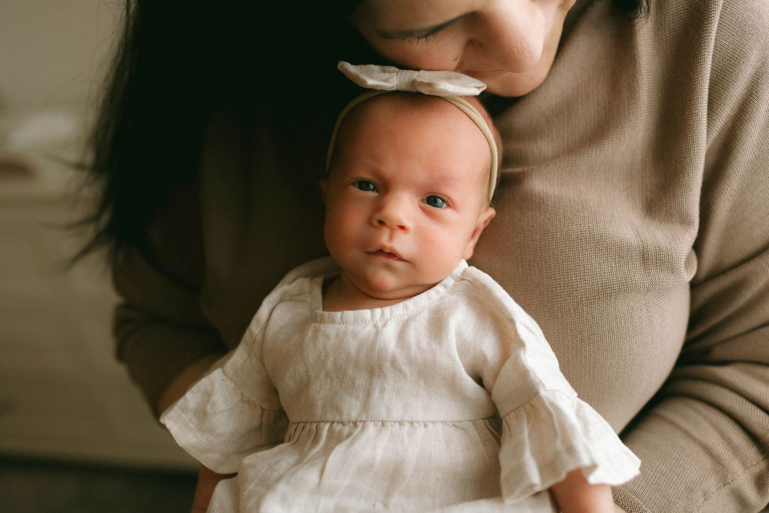 Lifestyle Newborn photographer near me, lifestyle newborn photographer brantford ,newborn photographer paris ontario, cambridge photographer