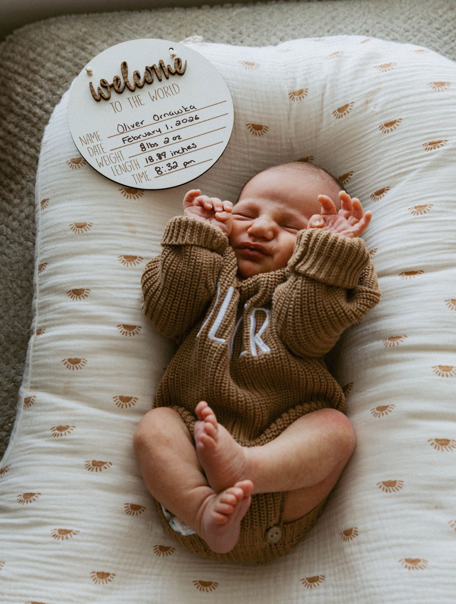 Lifestyle Newborn photographer near me, lifestyle newborn photographer brantford ,newborn photographer paris ontario, cambridge photographer