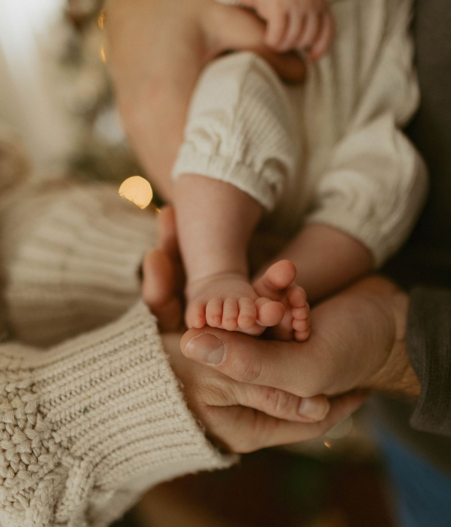lifestyle newborn photographer near me, award winning photographer, trusted newborn photographer near me, top rated photographer near me