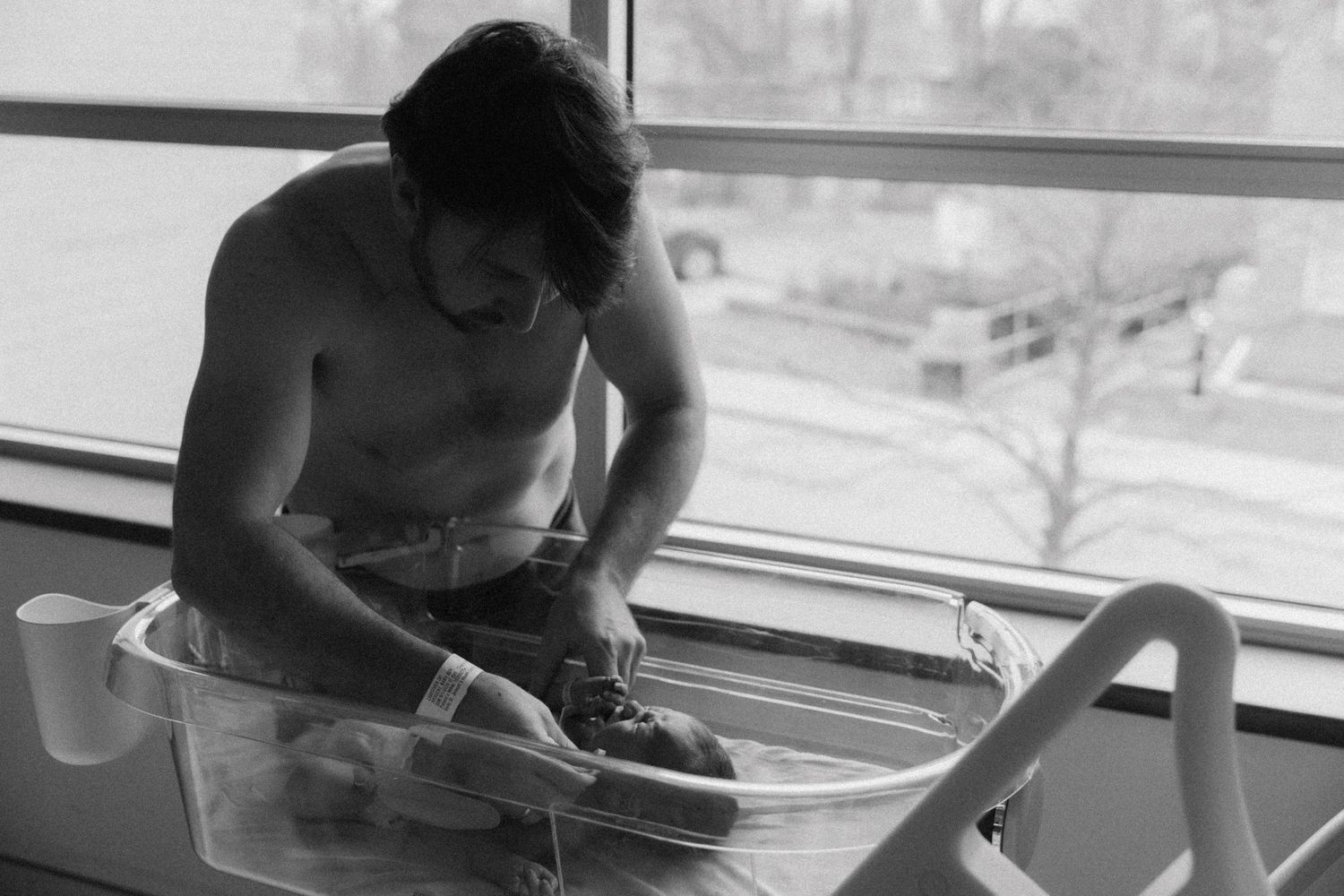 Toronto hospital newborn photography capturing emotional first hours with baby and parents