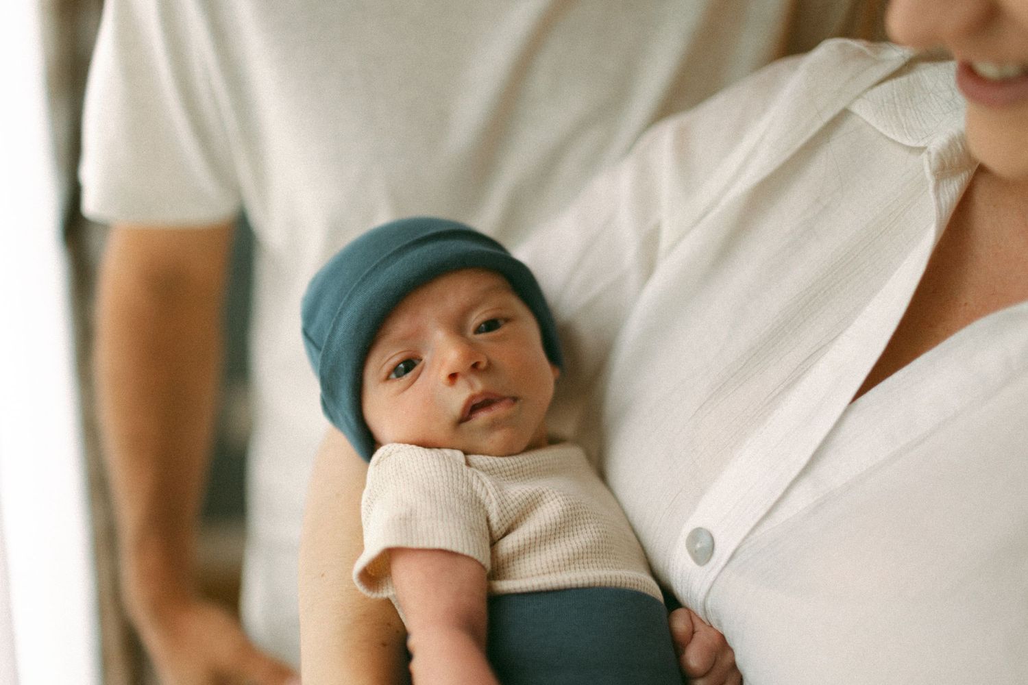 Lifestyle Newborn photographer near me, lifestyle newborn photographer brantford ,newborn photographer paris ontario, cambridge photographer