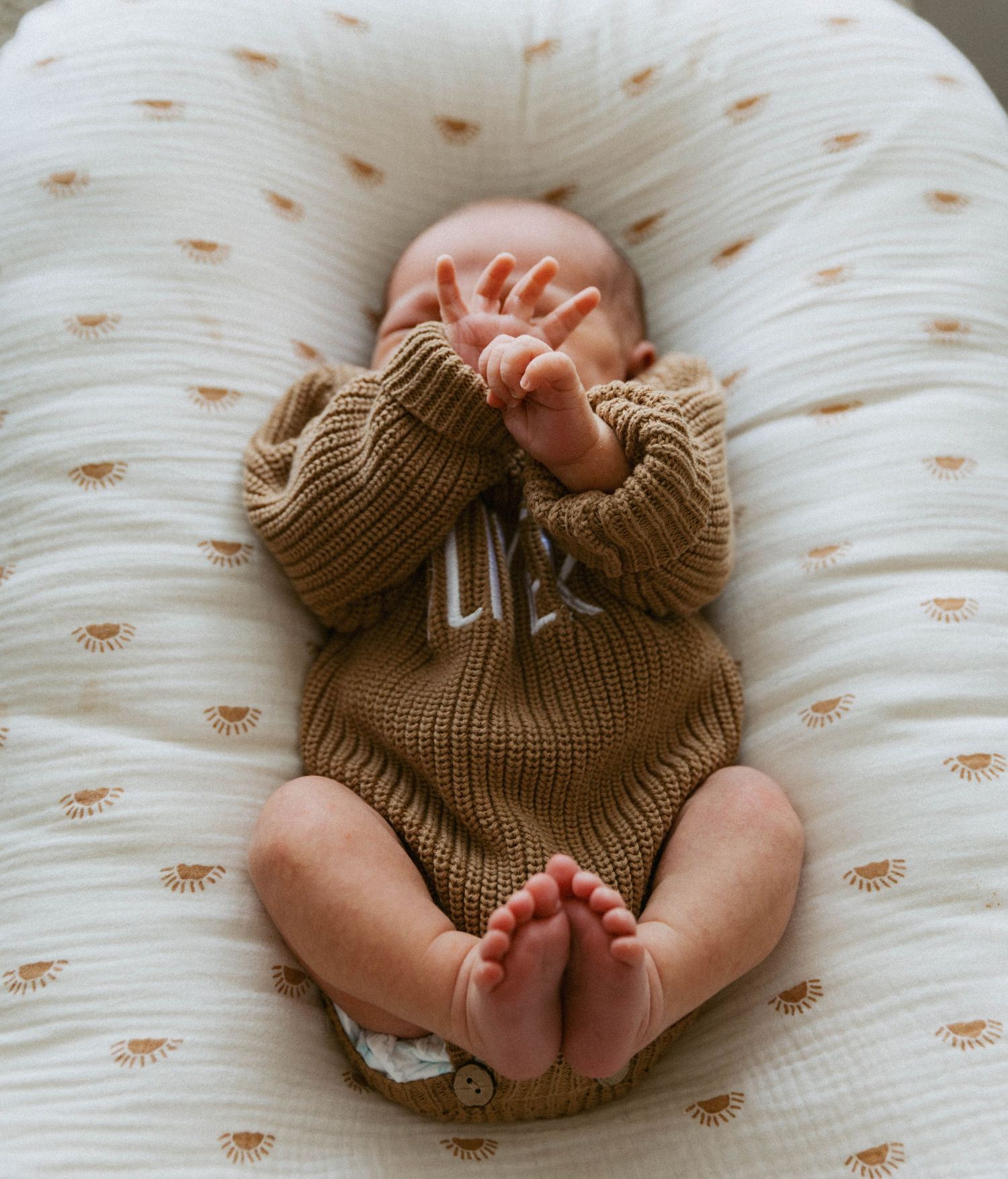 Lifestyle Newborn photographer near me, lifestyle newborn photographer brantford ,newborn photographer paris ontario, cambridge photographer