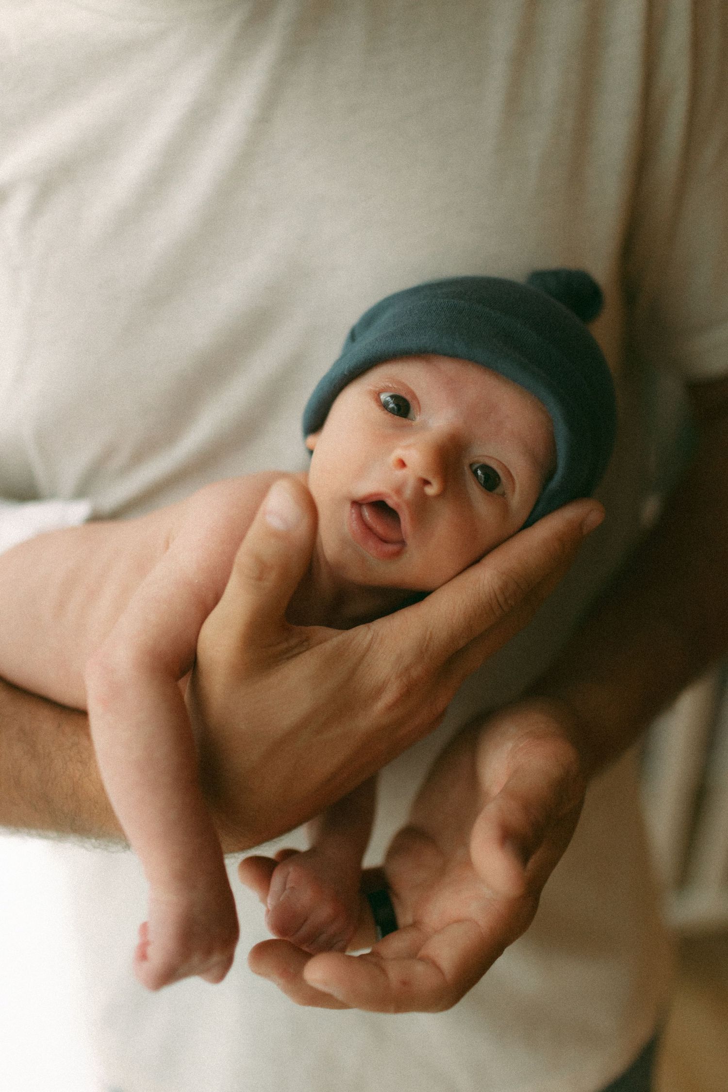 Lifestyle Newborn photographer near me, lifestyle newborn photographer brantford ,newborn photographer paris ontario, cambridge photographer