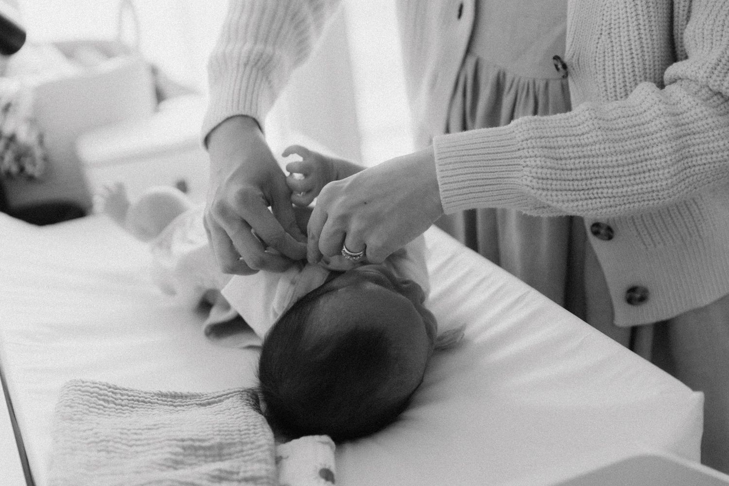 Lifestyle Newborn photographer near me, lifestyle newborn photographer brantford ,newborn photographer paris ontario, cambridge photographer